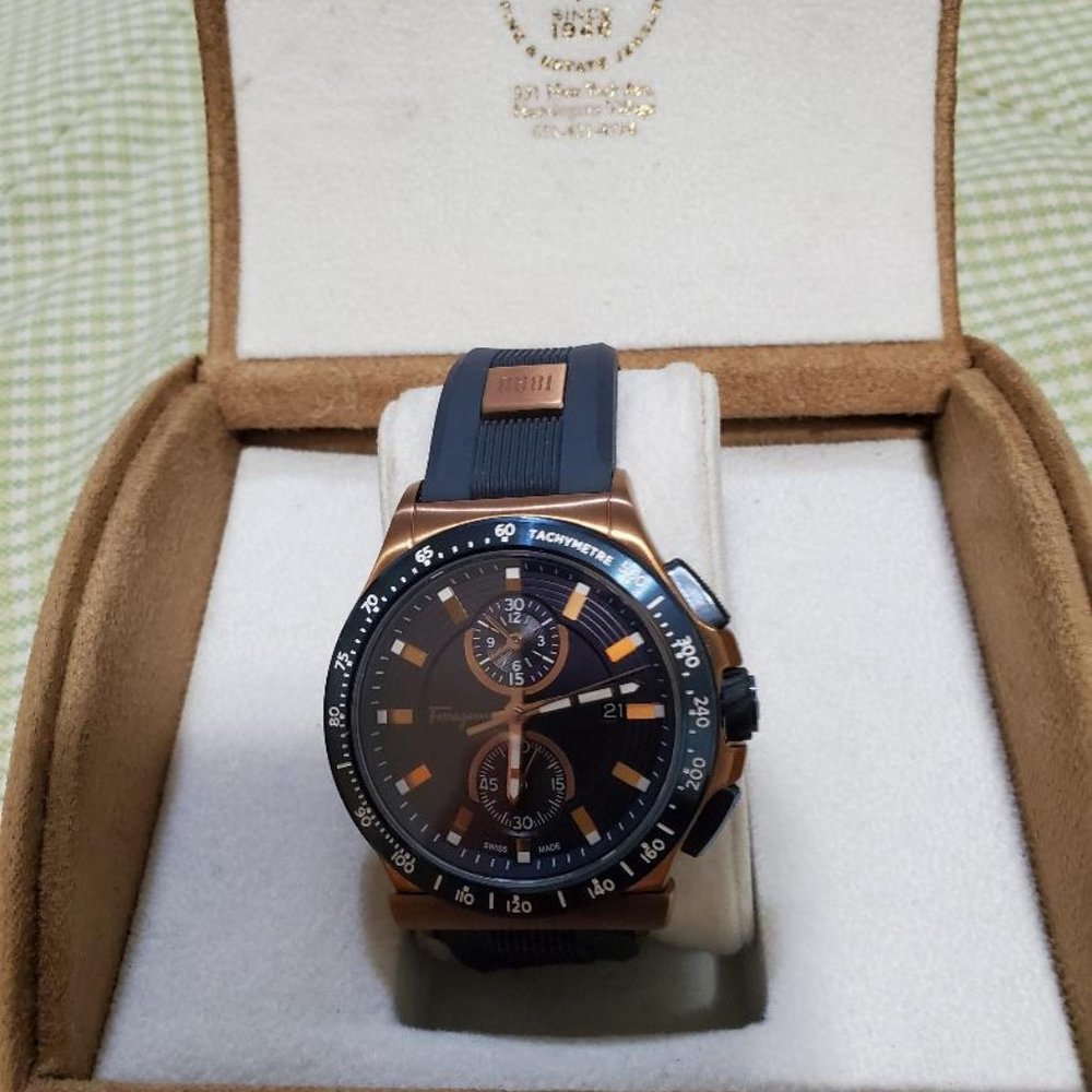 ferragamo watch